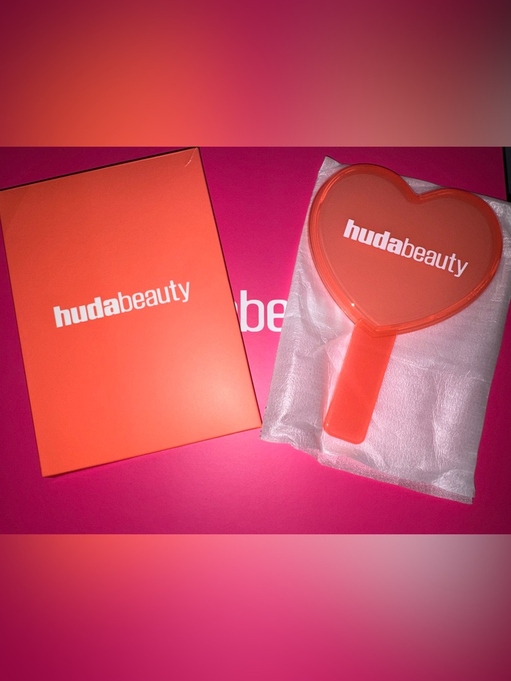 HUDA BEAUTY CORAL HEART MIRROR 🧡